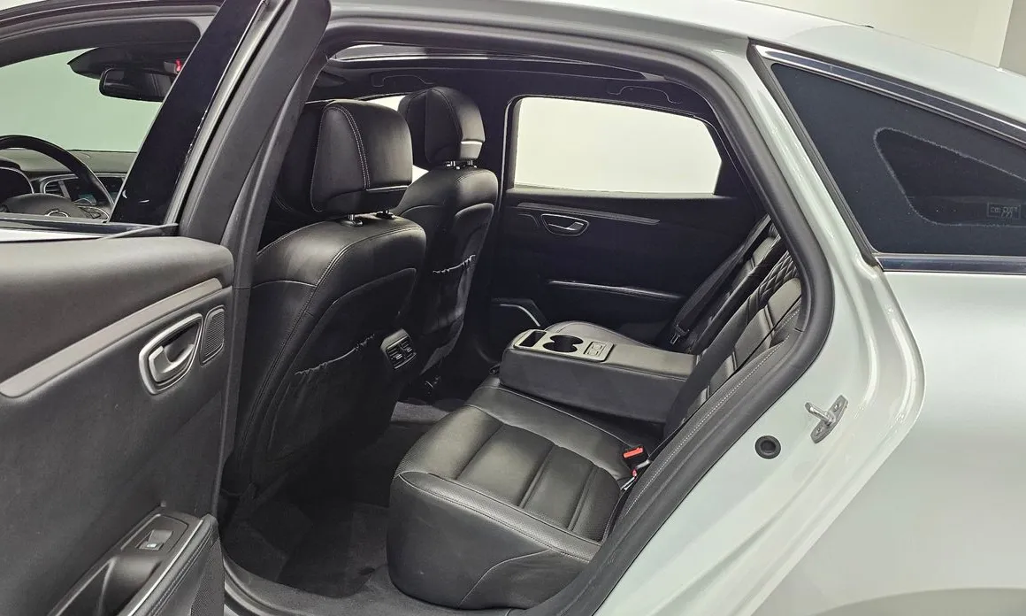 Renault SM6