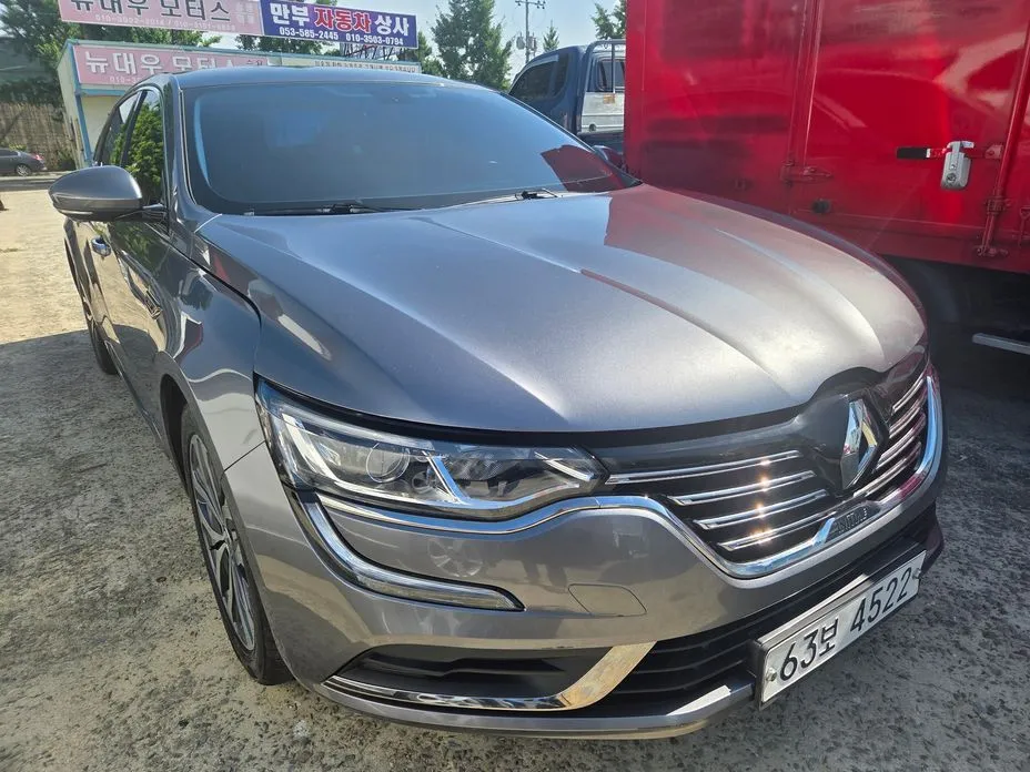 Renault SM6