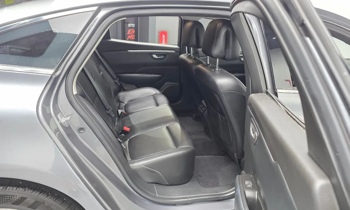 Renault SM6