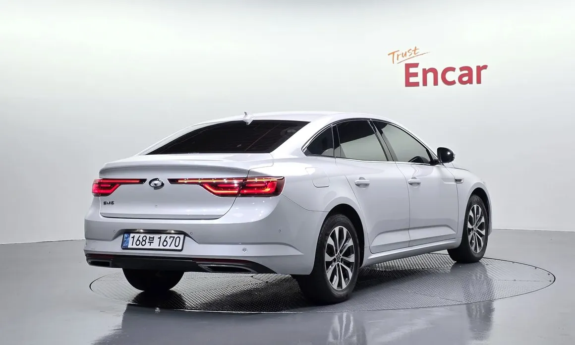 Renault SM6