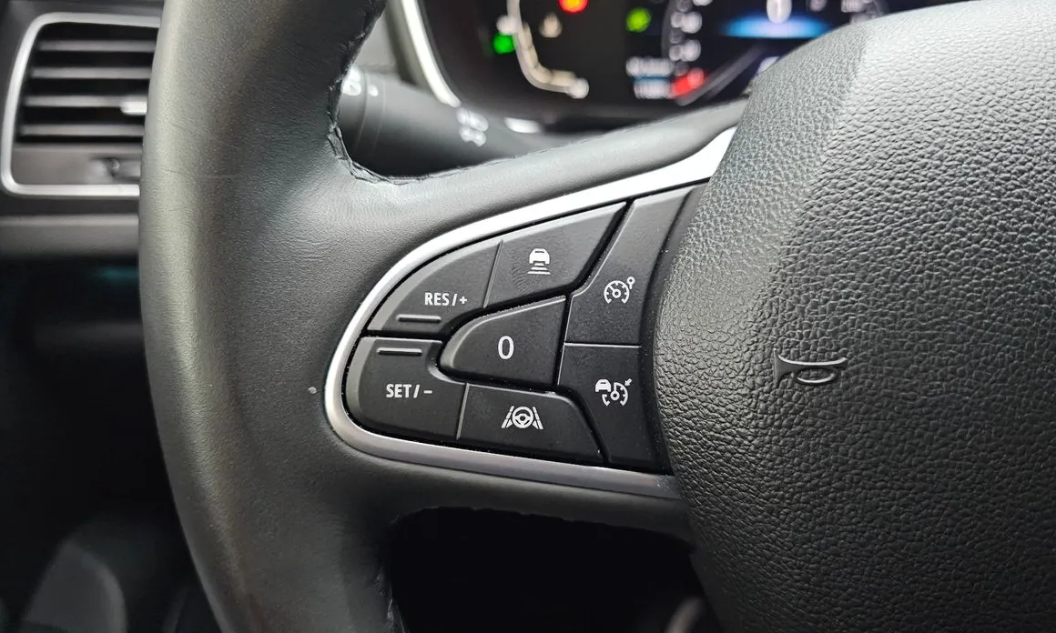 Renault SM6