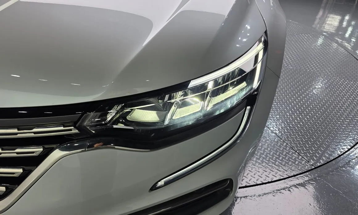 Renault SM6