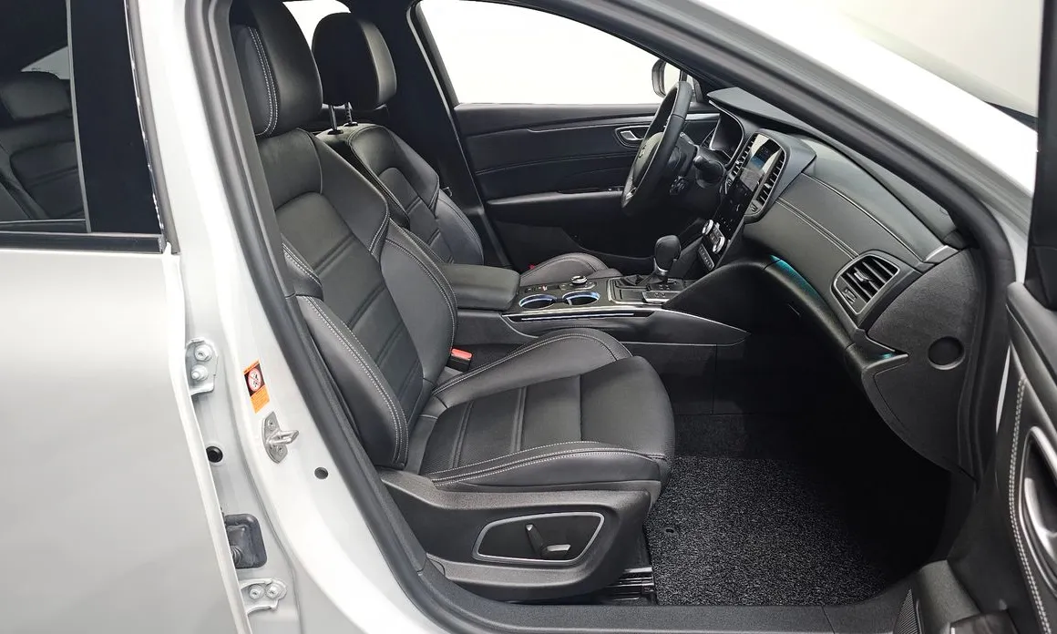 Renault SM6