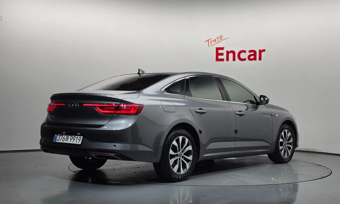 Renault SM6