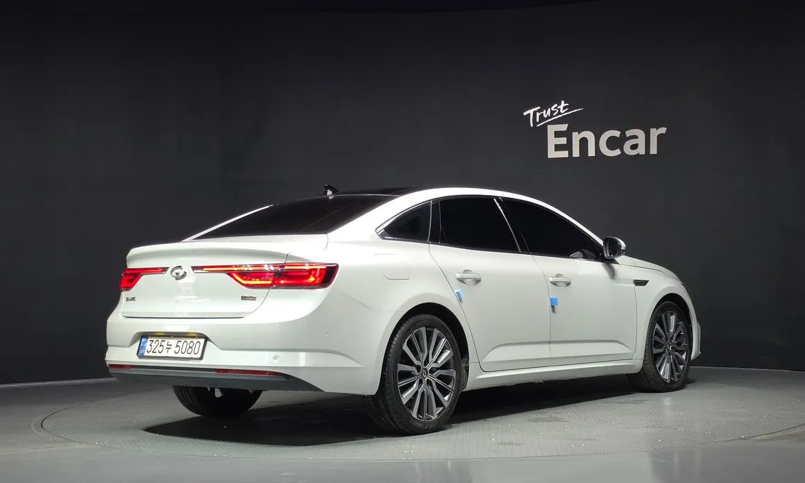 Renault SM6