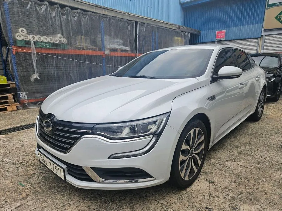 Renault SM6