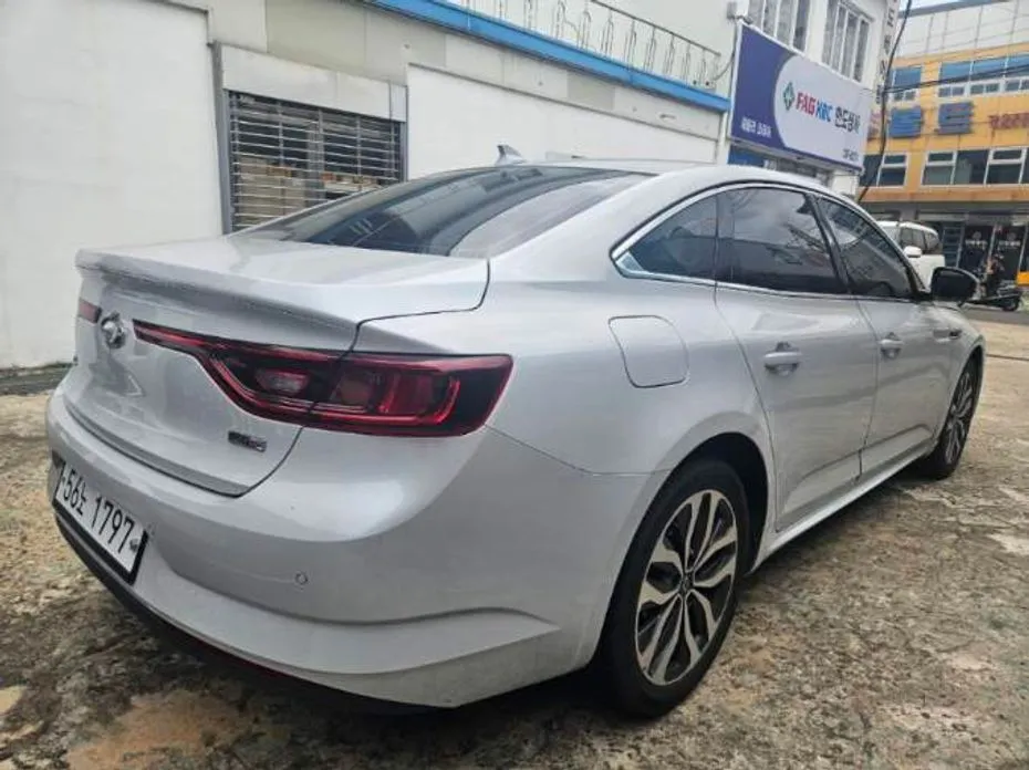 Renault SM6