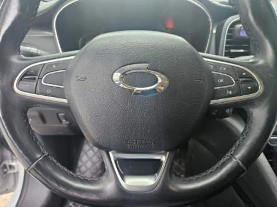 Renault SM6