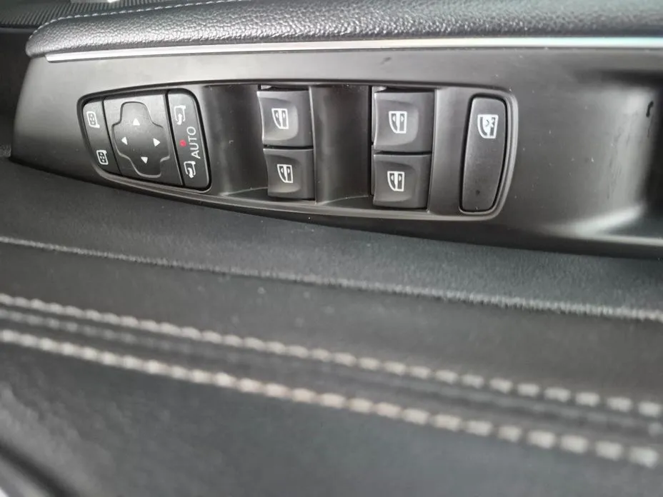 Renault SM6