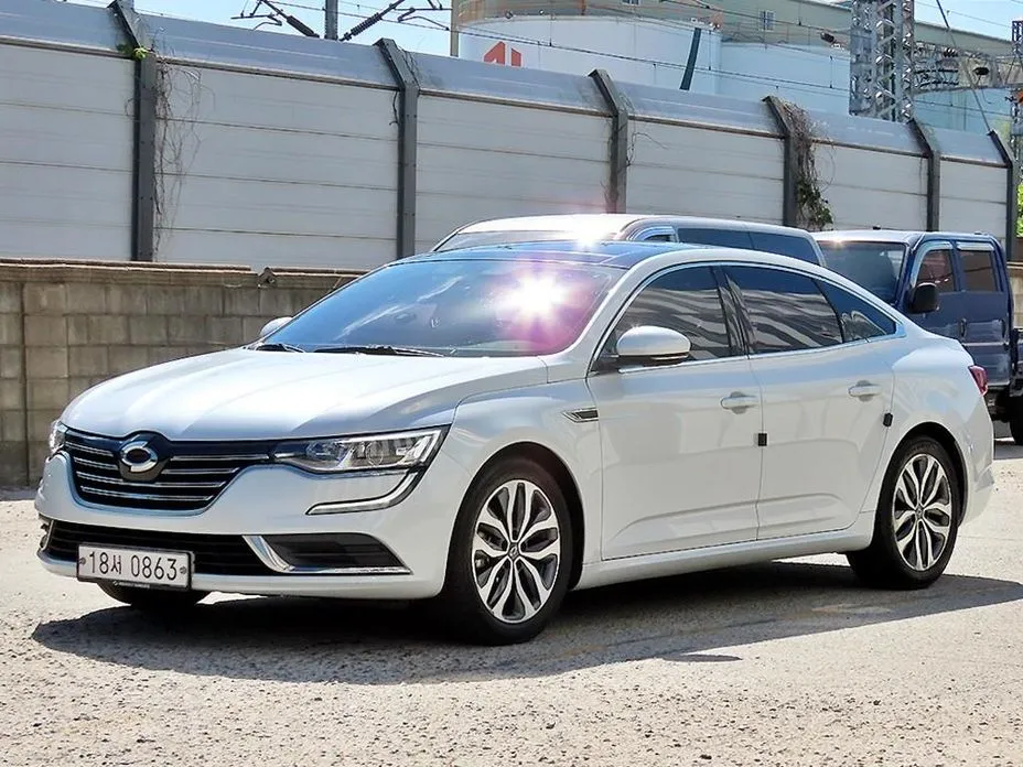 Renault SM6