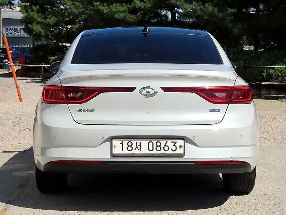 Renault SM6