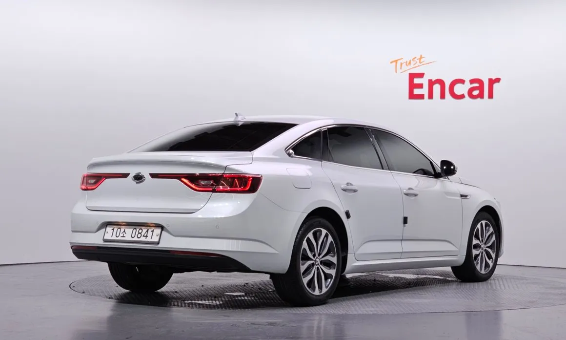 Renault SM6