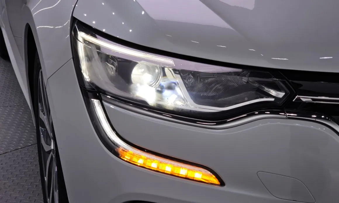 Renault SM6