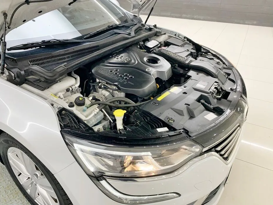 Renault SM6
