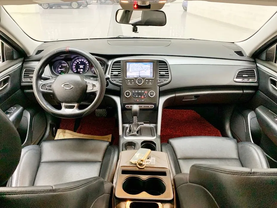 Renault SM6
