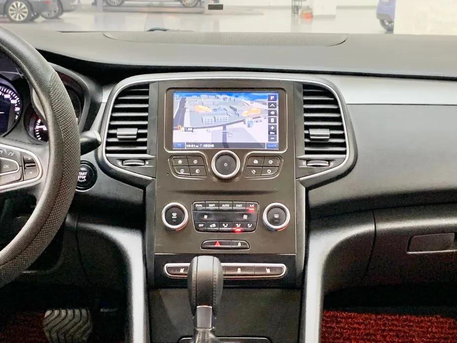 Renault SM6