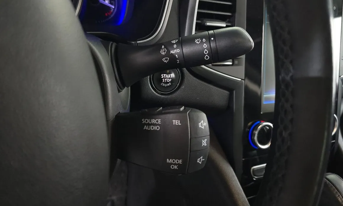Renault SM6