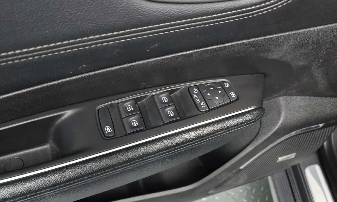 Renault SM6