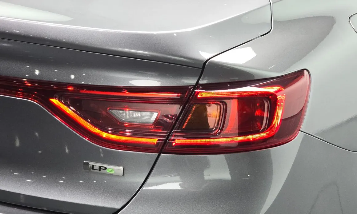 Renault SM6