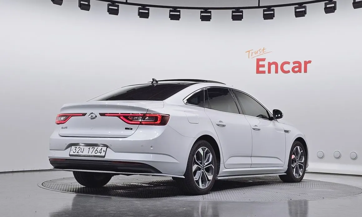 Renault SM6