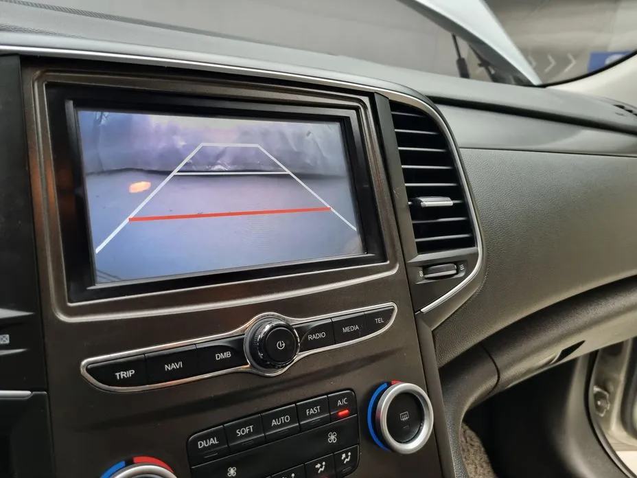 Renault SM6