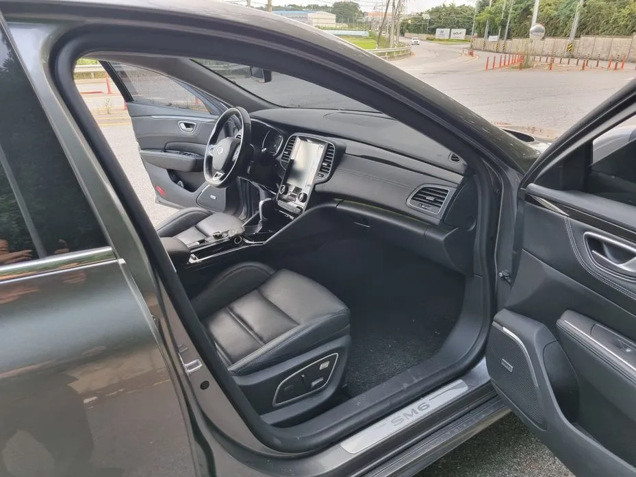 Renault SM6