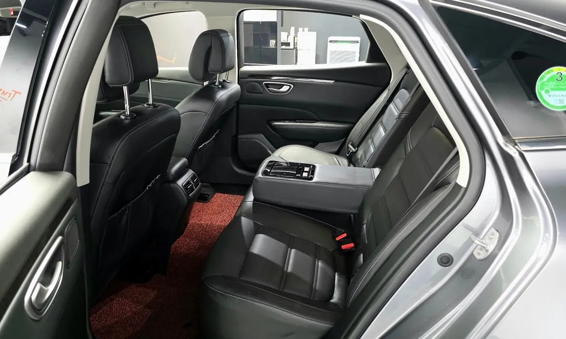 Renault SM6