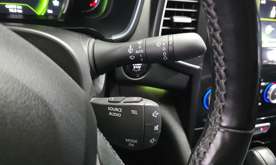 Renault SM6