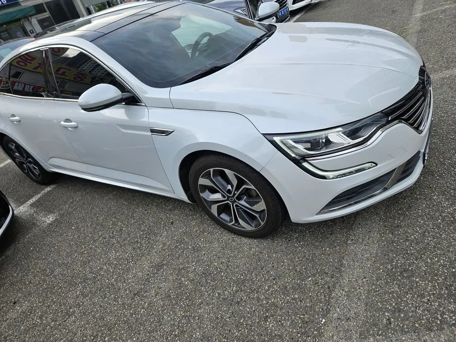 Renault SM6