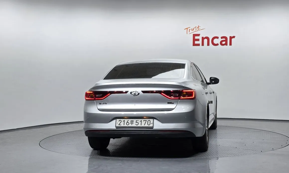 Renault SM6