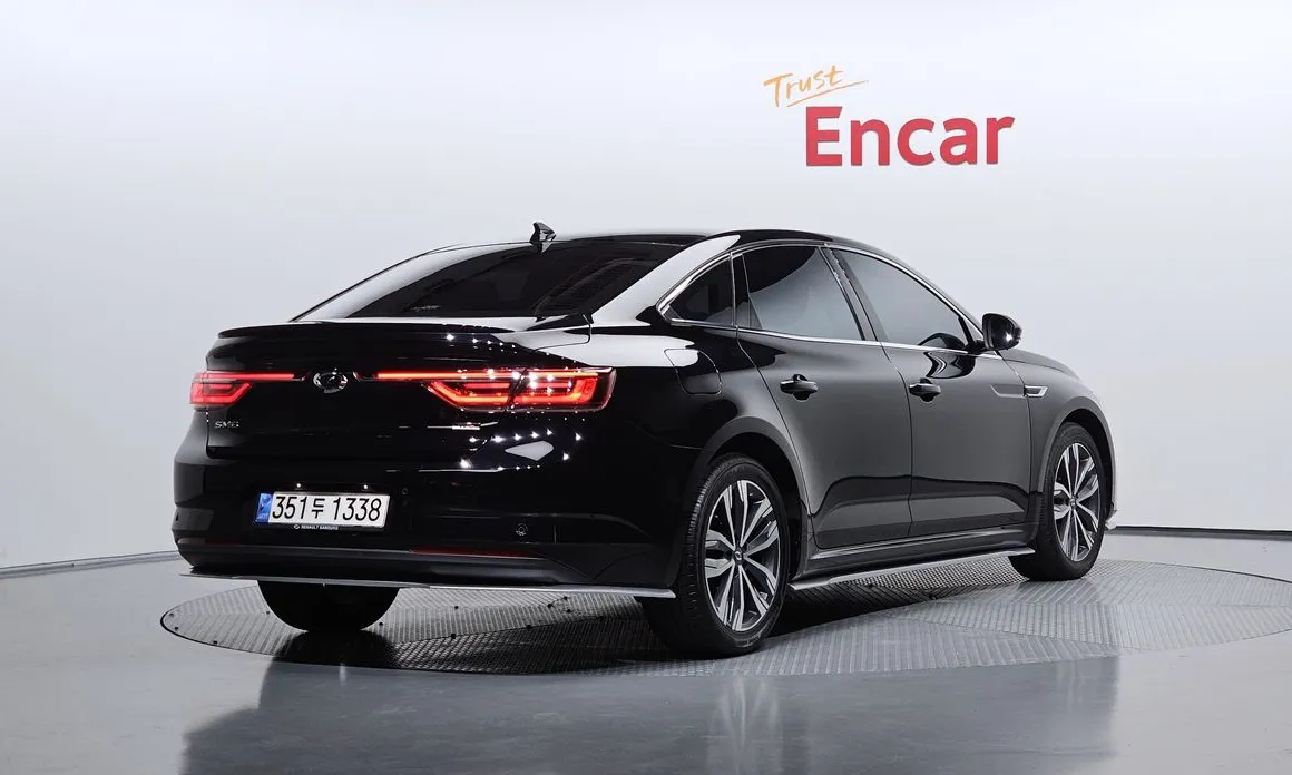 Renault SM6