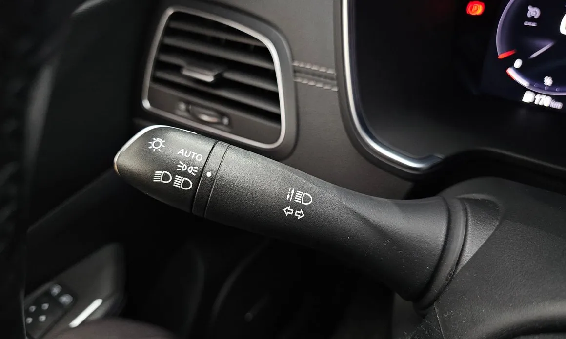 Renault SM6