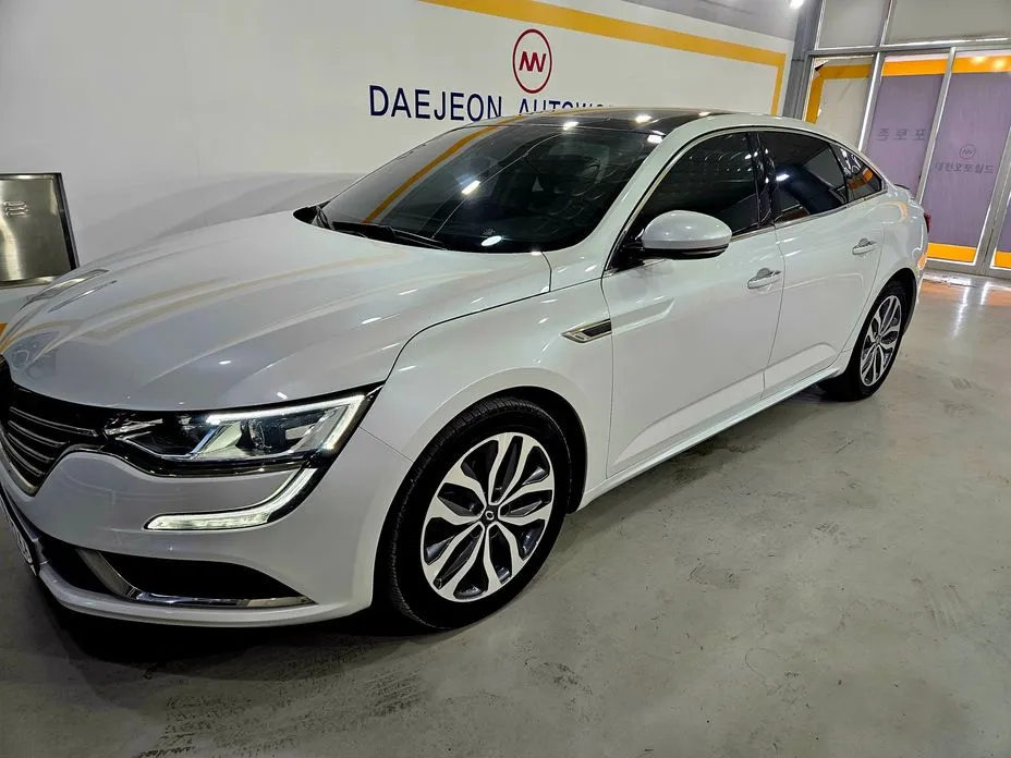 Renault SM6