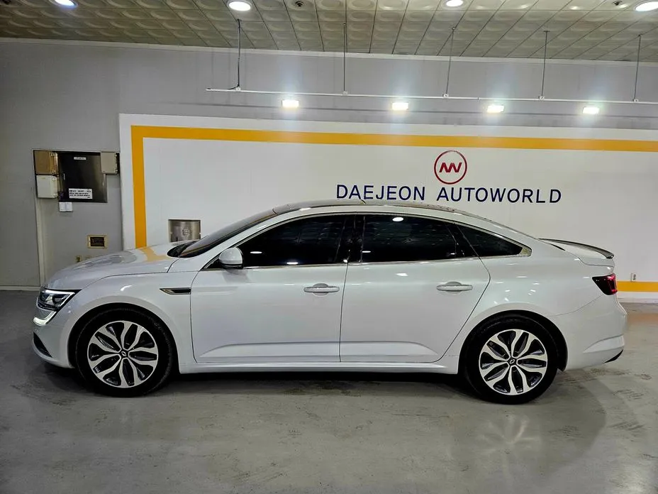 Renault SM6