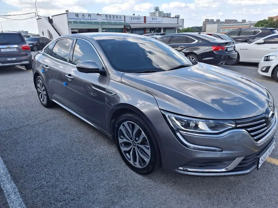 Renault SM6