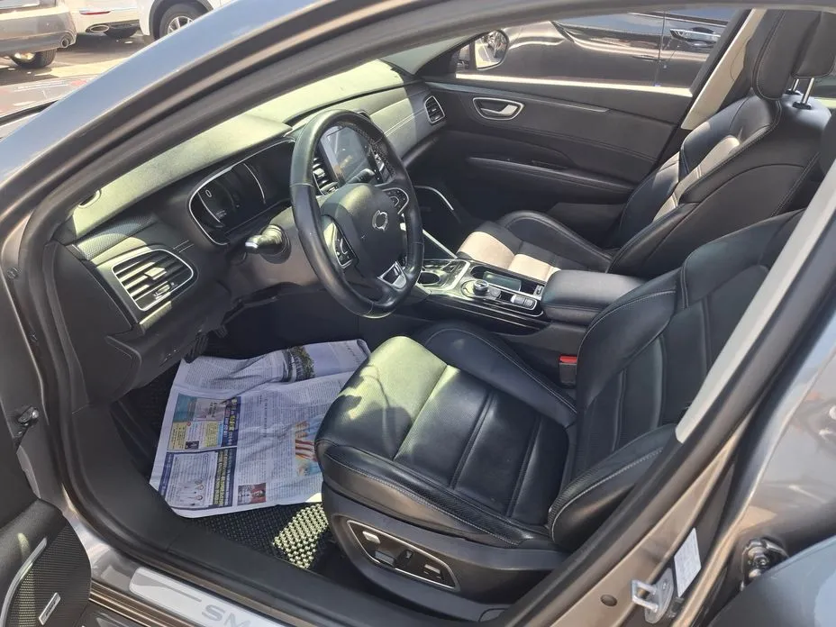 Renault SM6