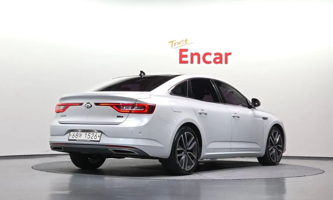 Renault SM6