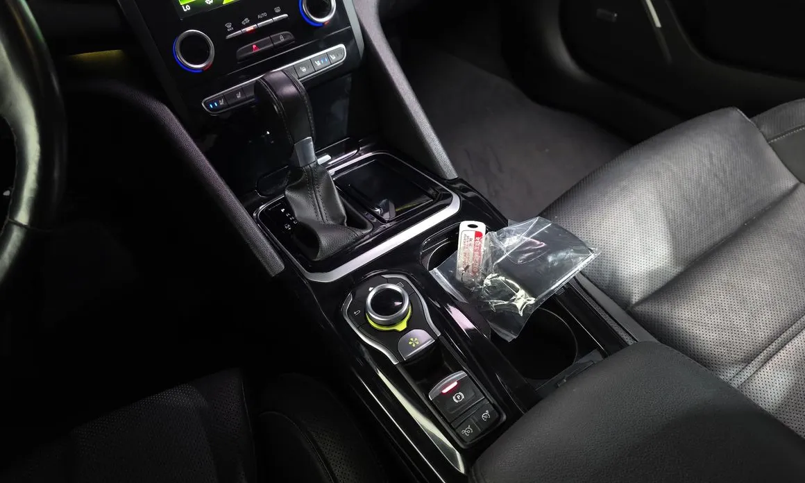 Renault SM6