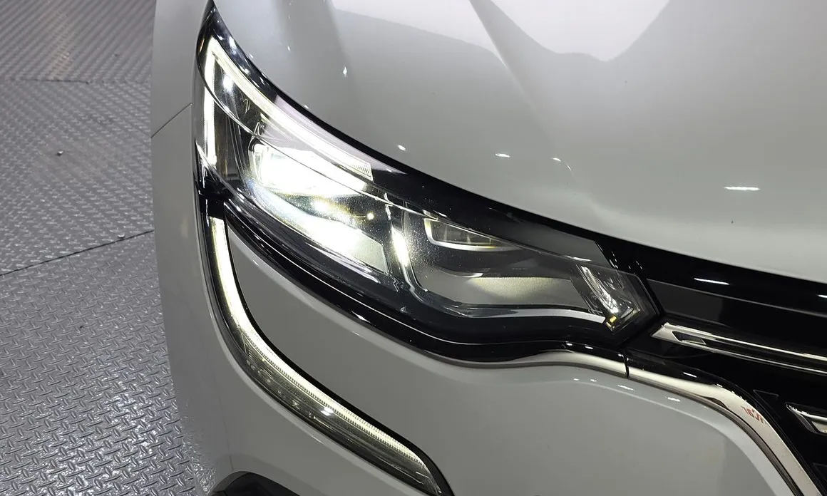 Renault SM6