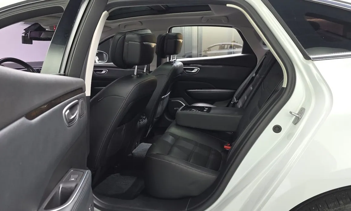 Renault SM6