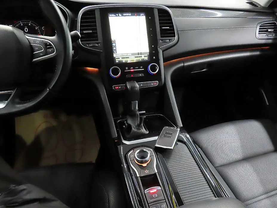 Renault SM6