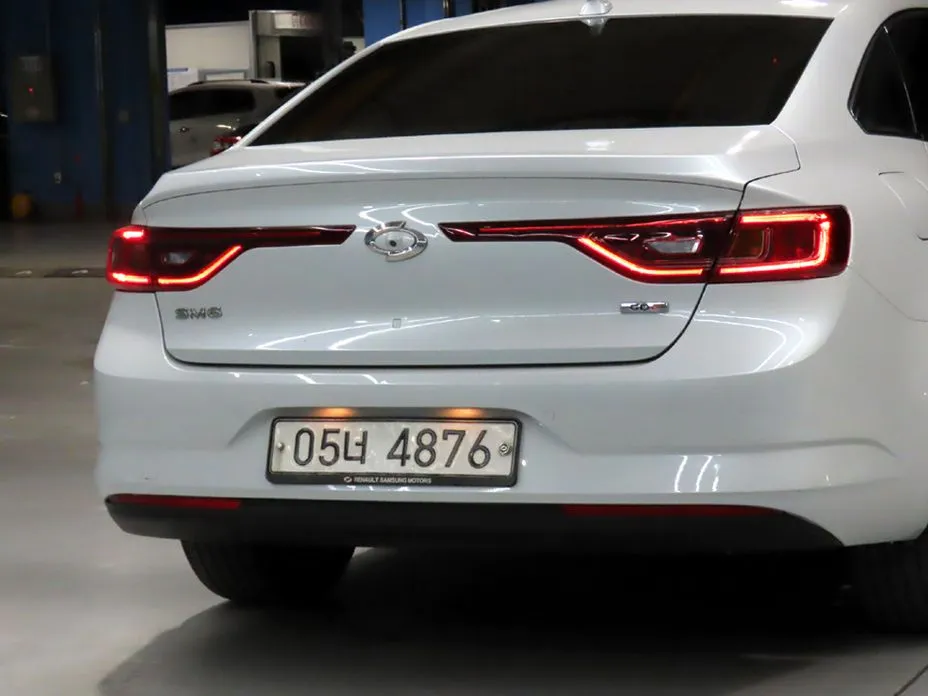 Renault SM6