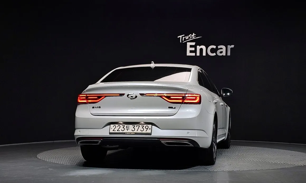 Renault SM6