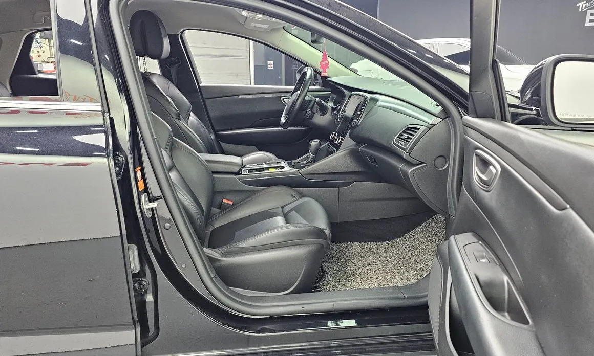 Renault SM6