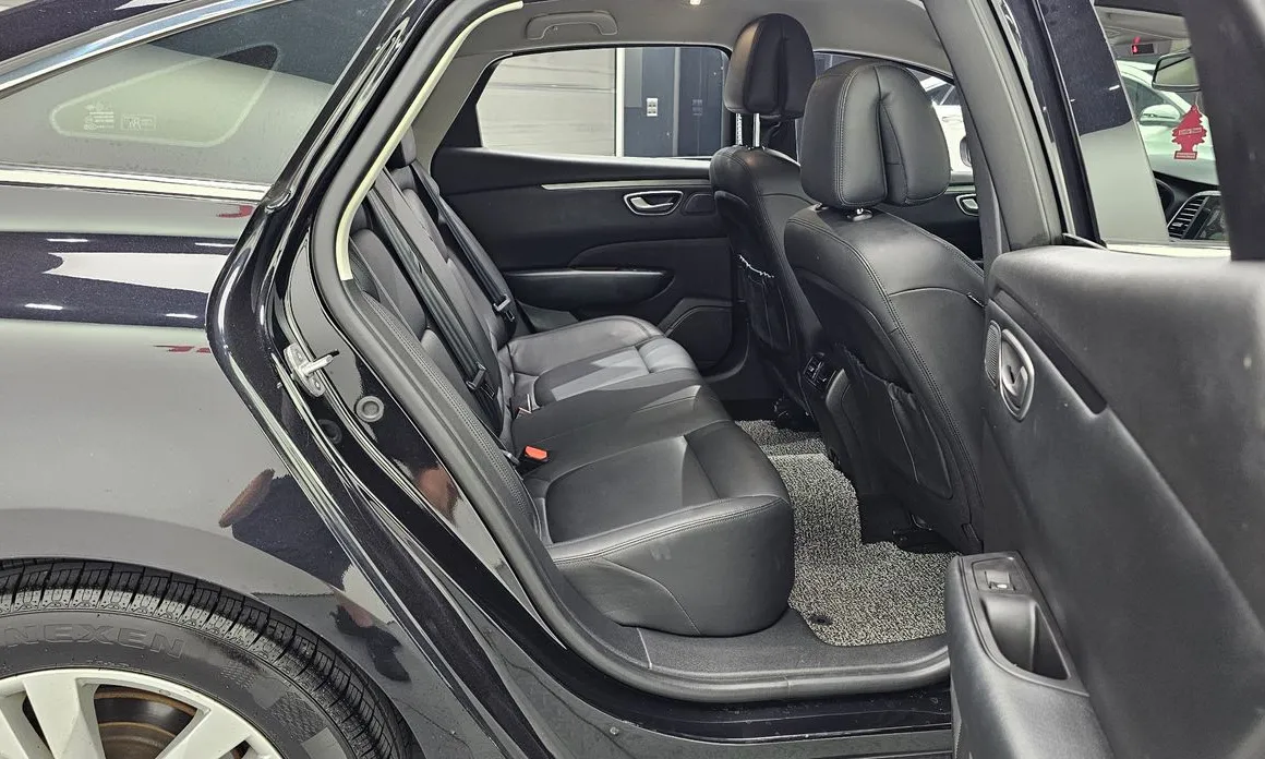 Renault SM6