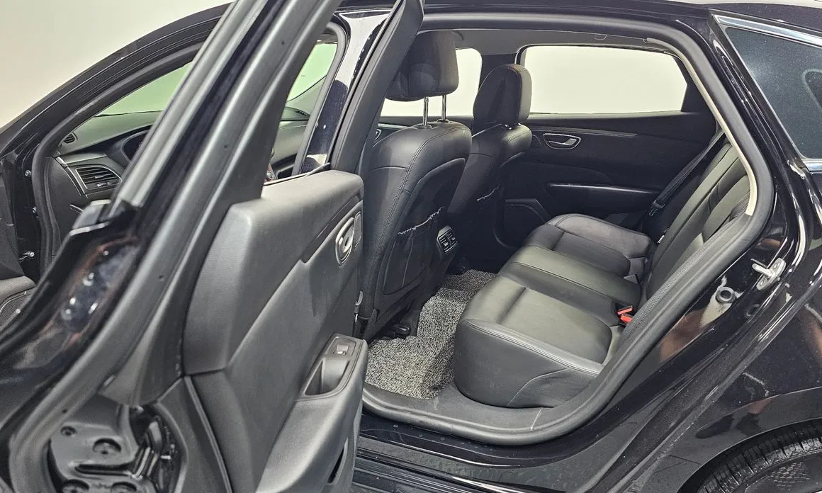 Renault SM6