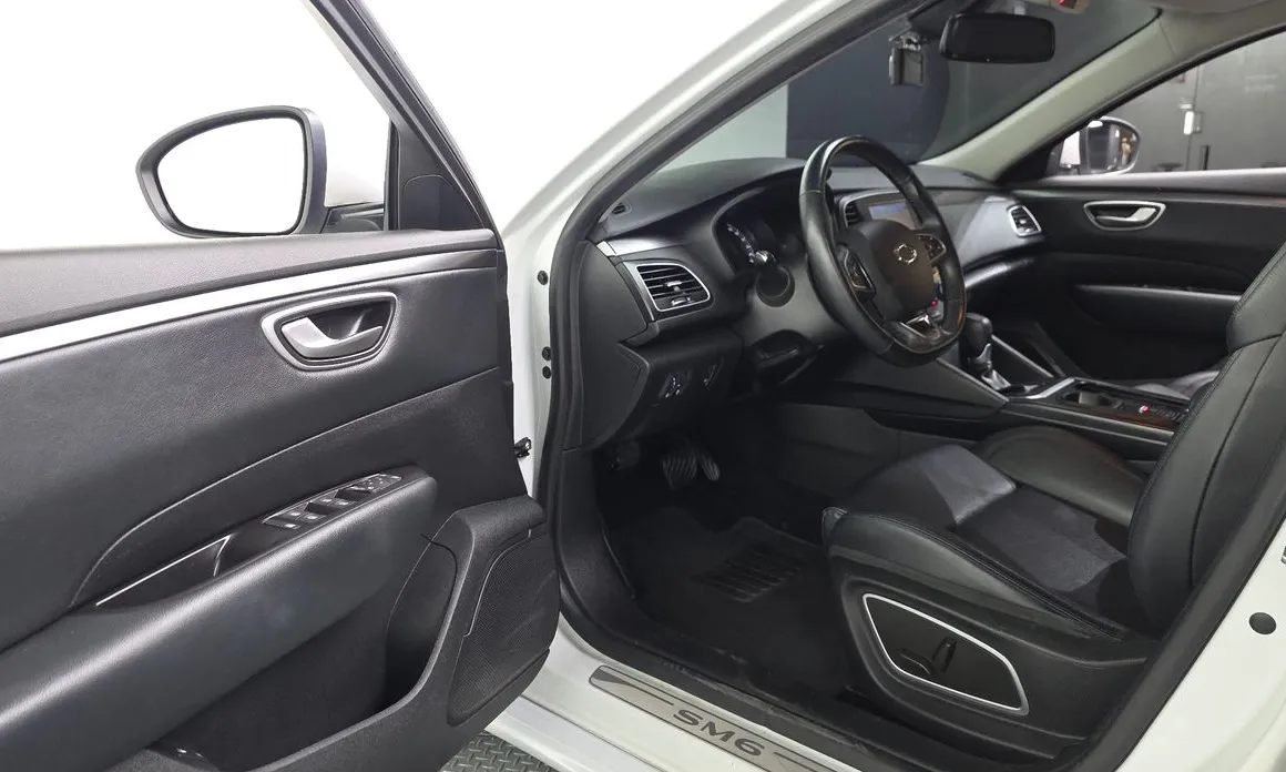 Renault SM6