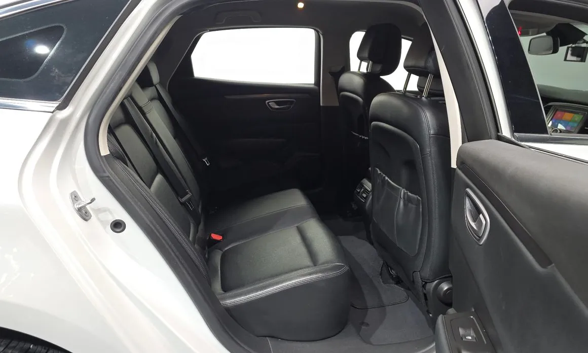 Renault SM6