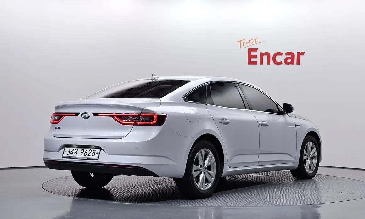 Renault SM6