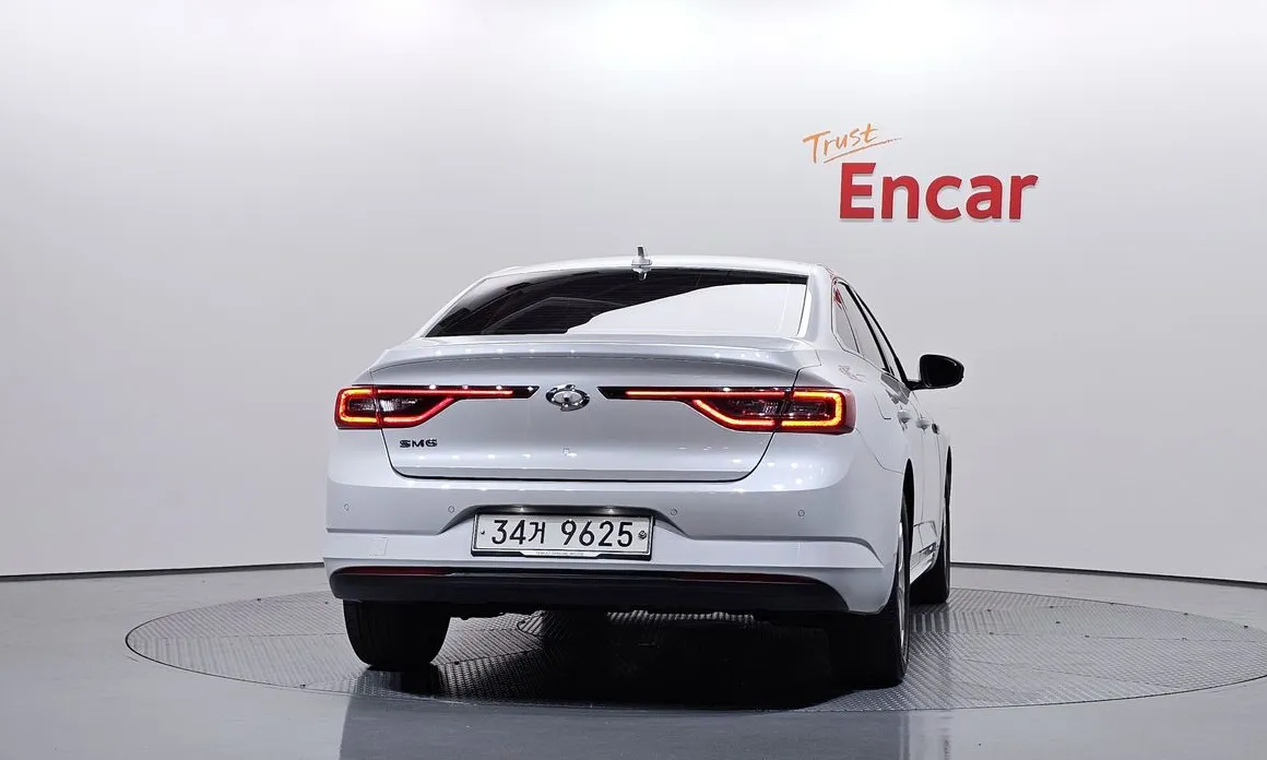 Renault SM6